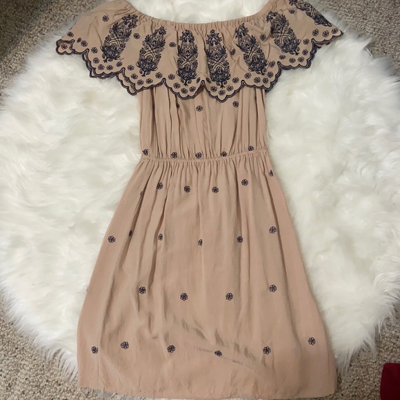 LOVE TREE off the shoulder dress size M - Picture 1 of 2